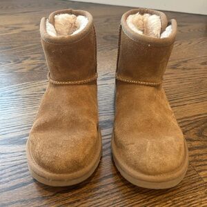 Kids UGG Tan Suede Boots with Plush Lining